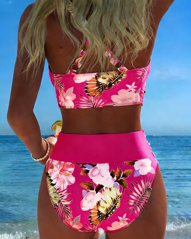 Bikini Floral con Detalles en Contraste y Corte Elegante