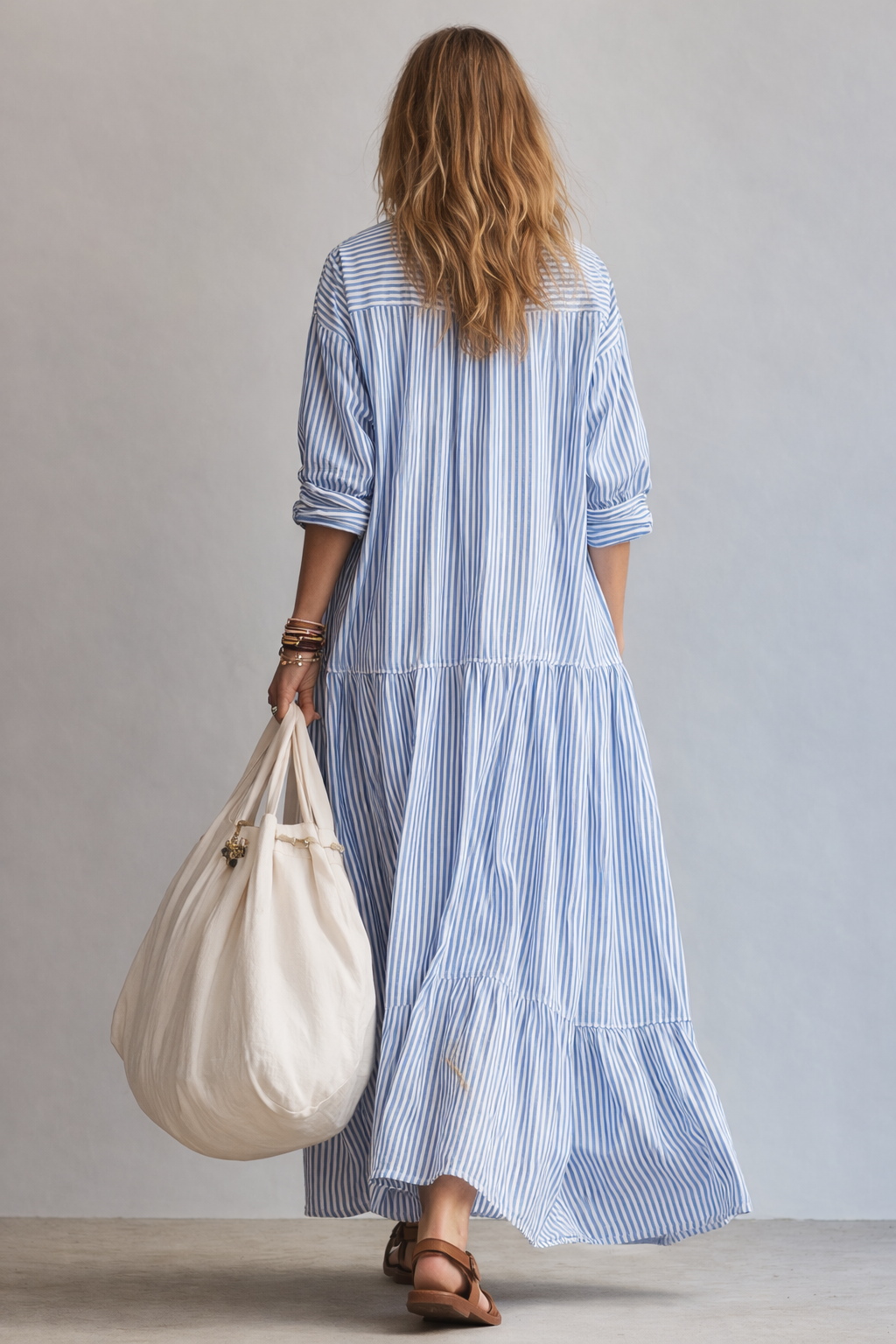 Vestido maxi de rayas azules de estilo camisero holgado
