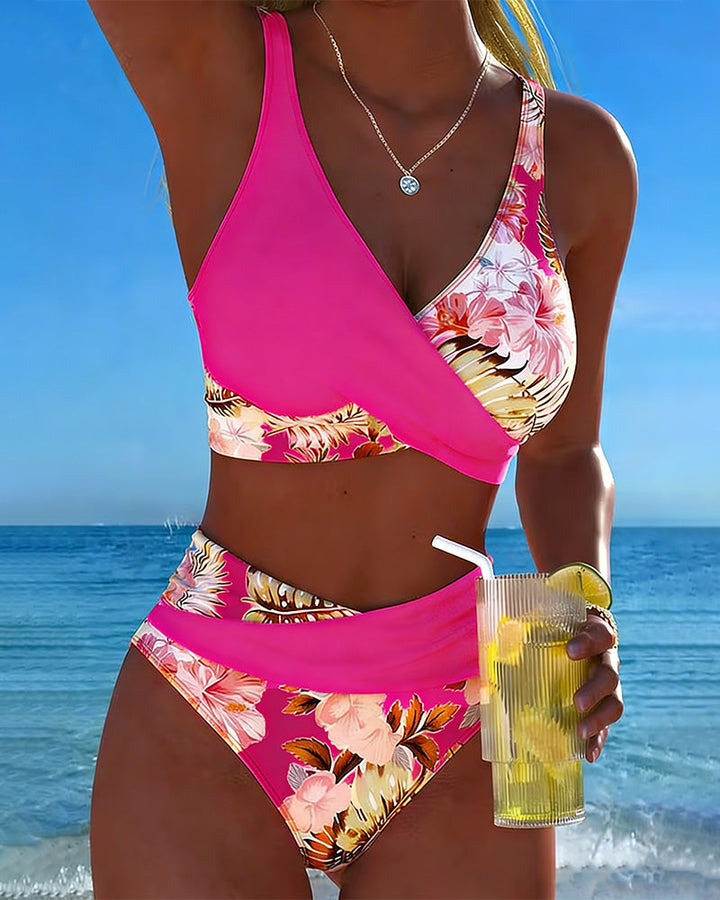 Bikini Floral con Detalles en Contraste y Corte Elegante