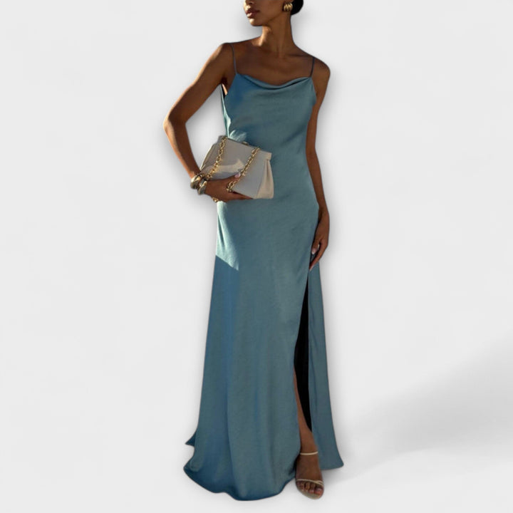 Hallie - Vestido maxi de satén elegante con una abertura alta