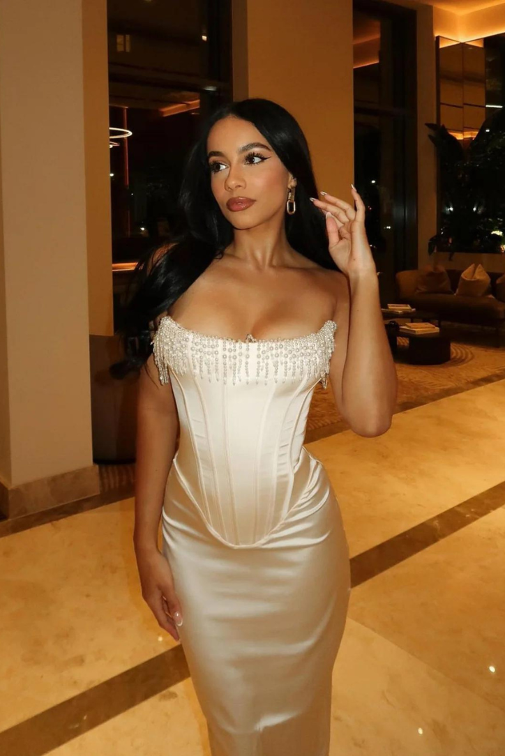 Zahra - Elegante Vestido Midi de Satén