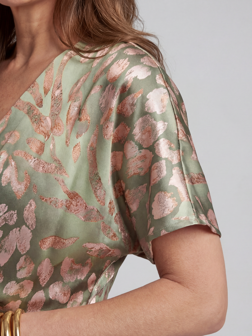 Coralie | Vestido Midi Envolvente con Cuello en V y Cintura Ajustable
