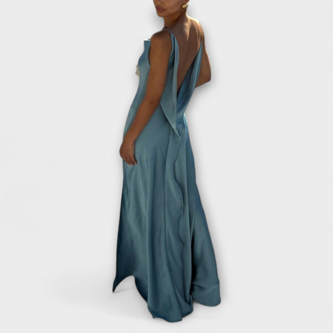 Hallie - Vestido maxi de satén elegante con una abertura alta