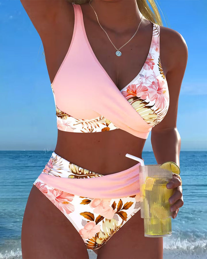 Bikini Floral con Detalles en Contraste y Corte Elegante