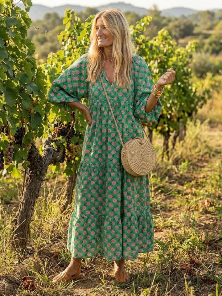 "Fiora | Vestido Midi de Gasa con Estampado Floral y Escote en V" puede reescribirse como:

"Fiora | Vestido Midi de Gasa con Diseño Floral y Escote en V