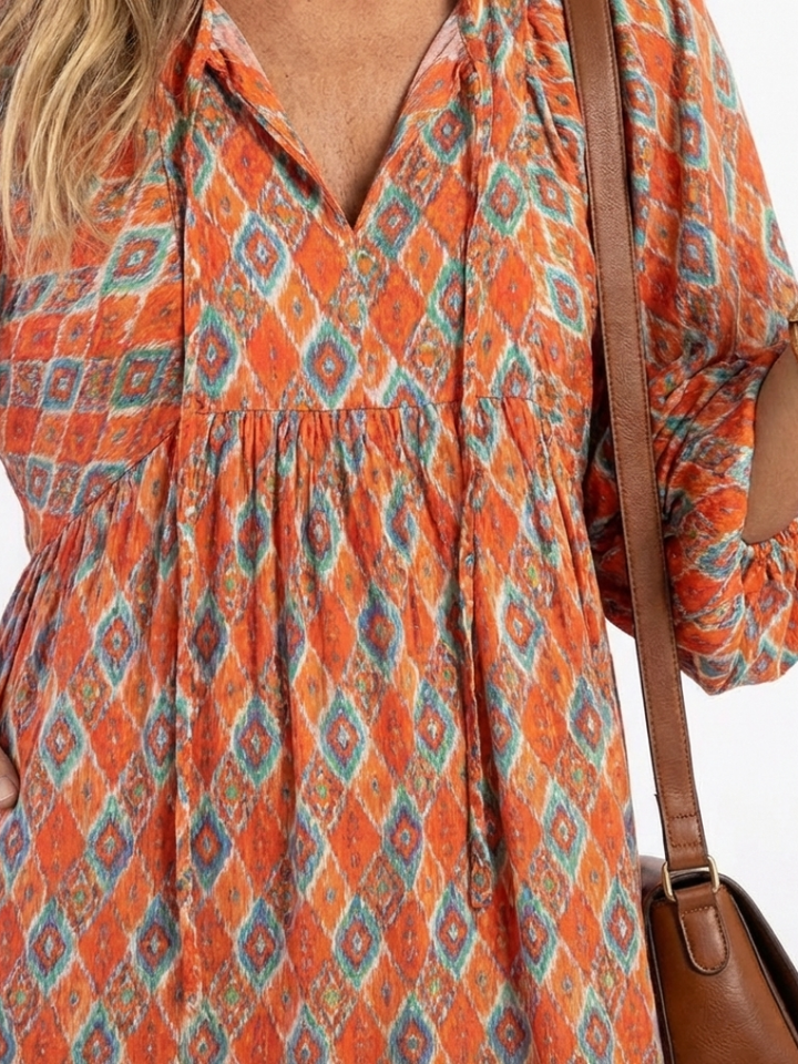 Amara | Vestido Midi con Capa y Estampado Geométrico de Escote en V