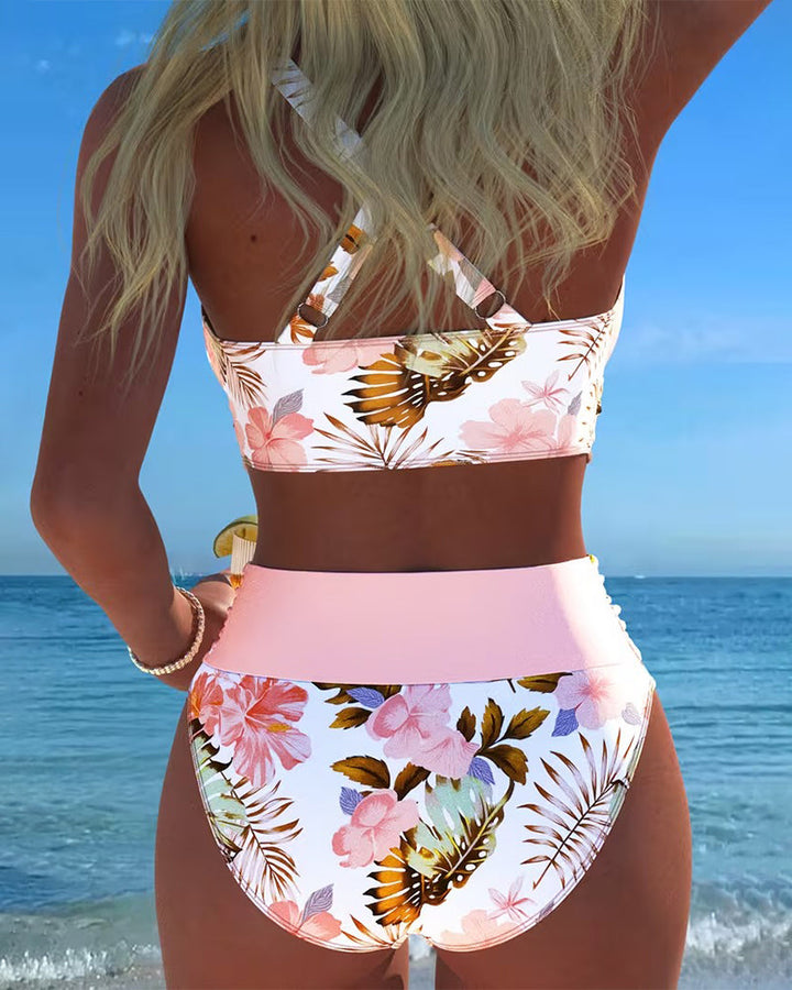 Bikini Floral con Detalles en Contraste y Corte Elegante