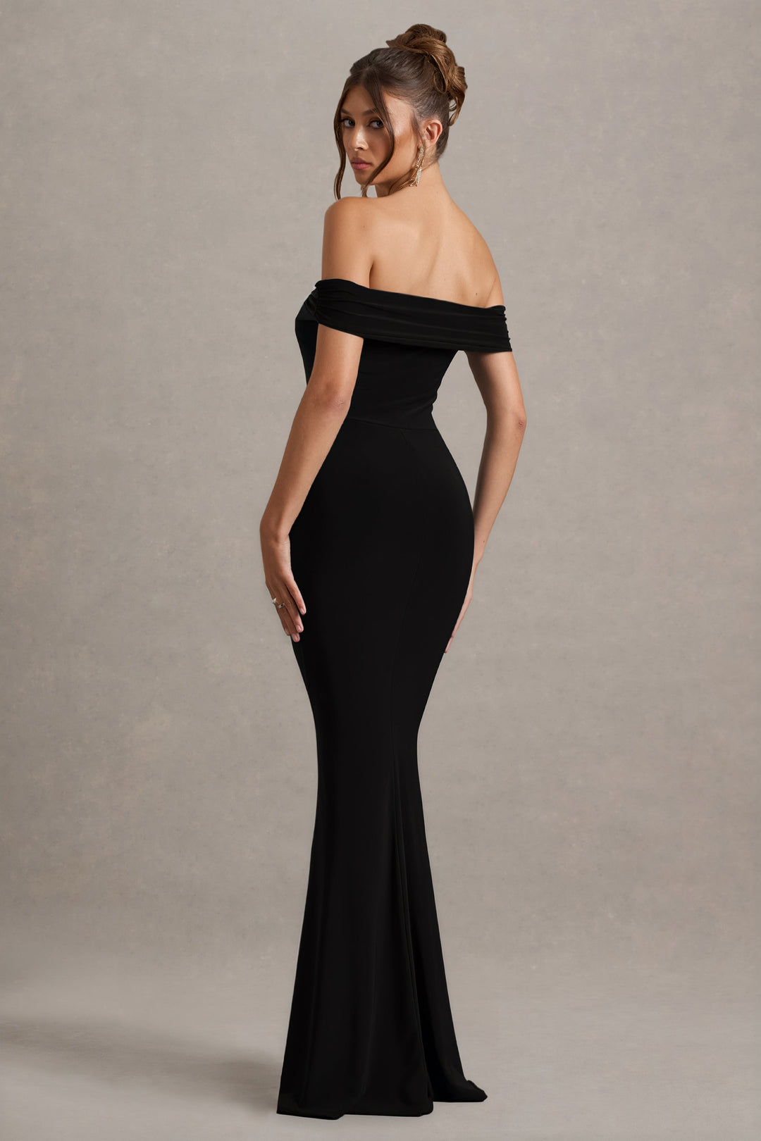 Law of Attraction | Vestido largo negro con escote bardot drapeado y abertura