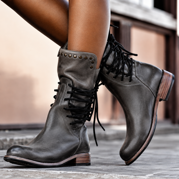 Nova™ | Botines moteros con cordones cruzados y forro polar