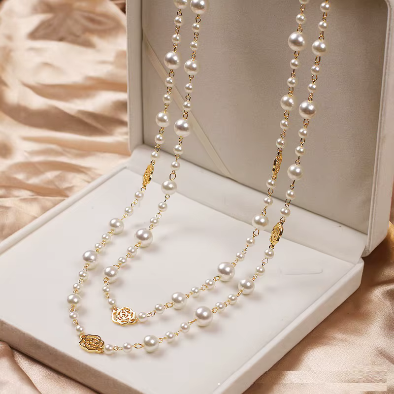 Elegante collar de oro con perla