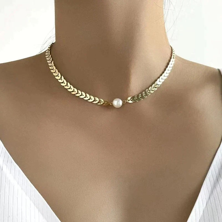 Collar griego con perla en oro