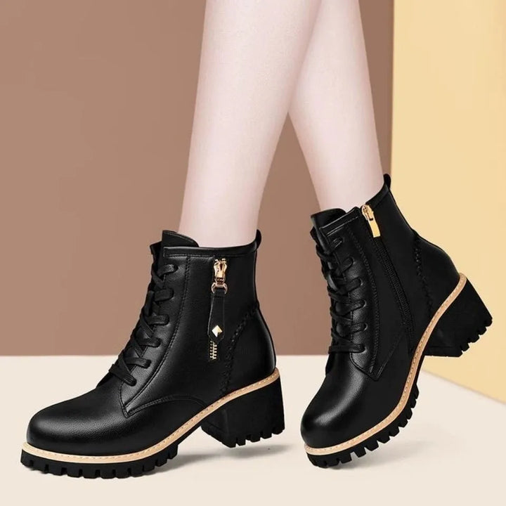 Nuria™ | Botines negros con cordones, tallas grandes