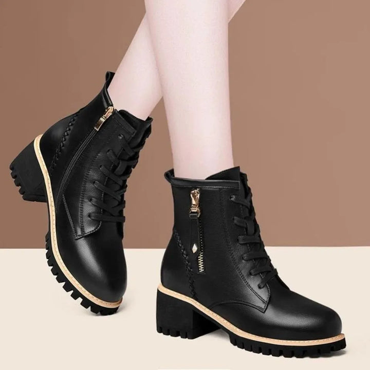 Nuria™ | Botines negros con cordones, tallas grandes