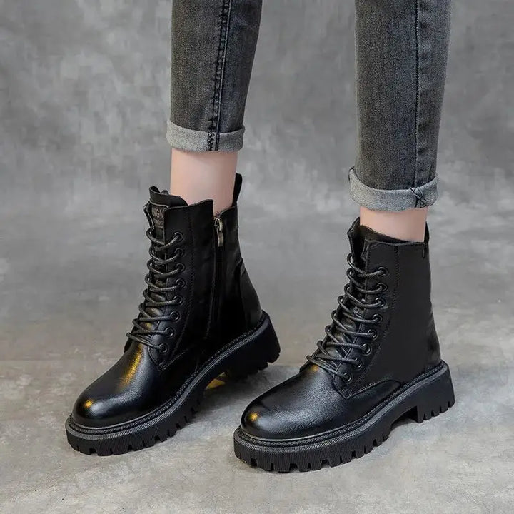 Adriana™ | Botines de cuero negro de diseño elegante