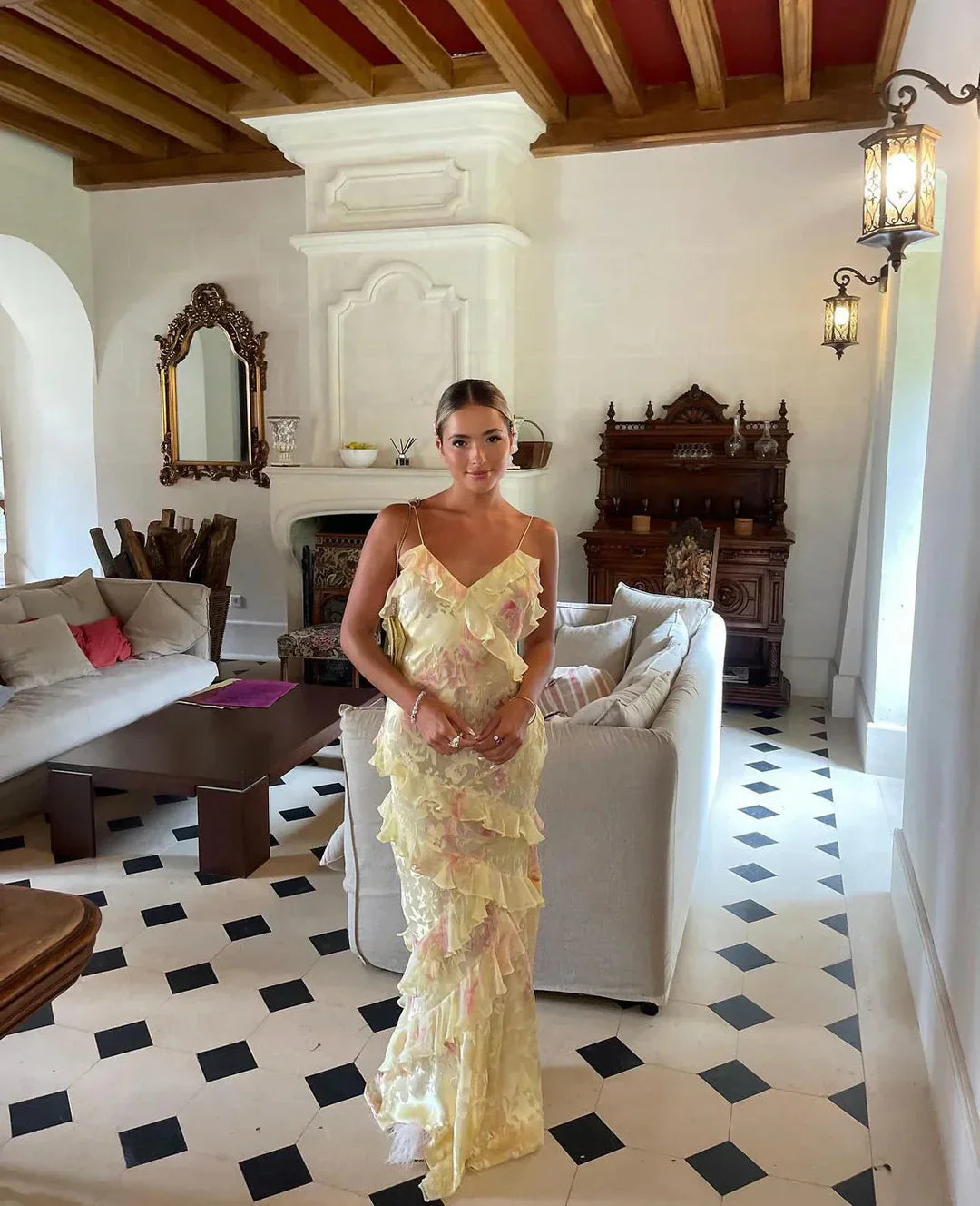 Olivia | Vestido maxi floral con volantes y espalda abierta