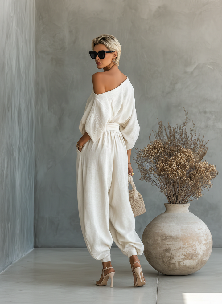 Conjunto de lino con pantalones y diseño de hombros descubiertos