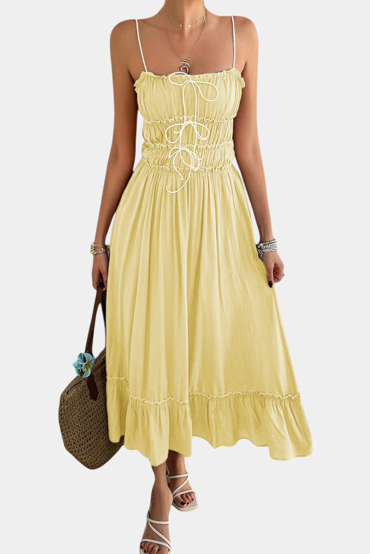 Vestido A-Line con Tirantes Luz y Dobladillo Volante