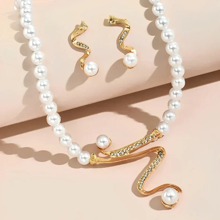 Juego de collar y pendientes de perlas naturales