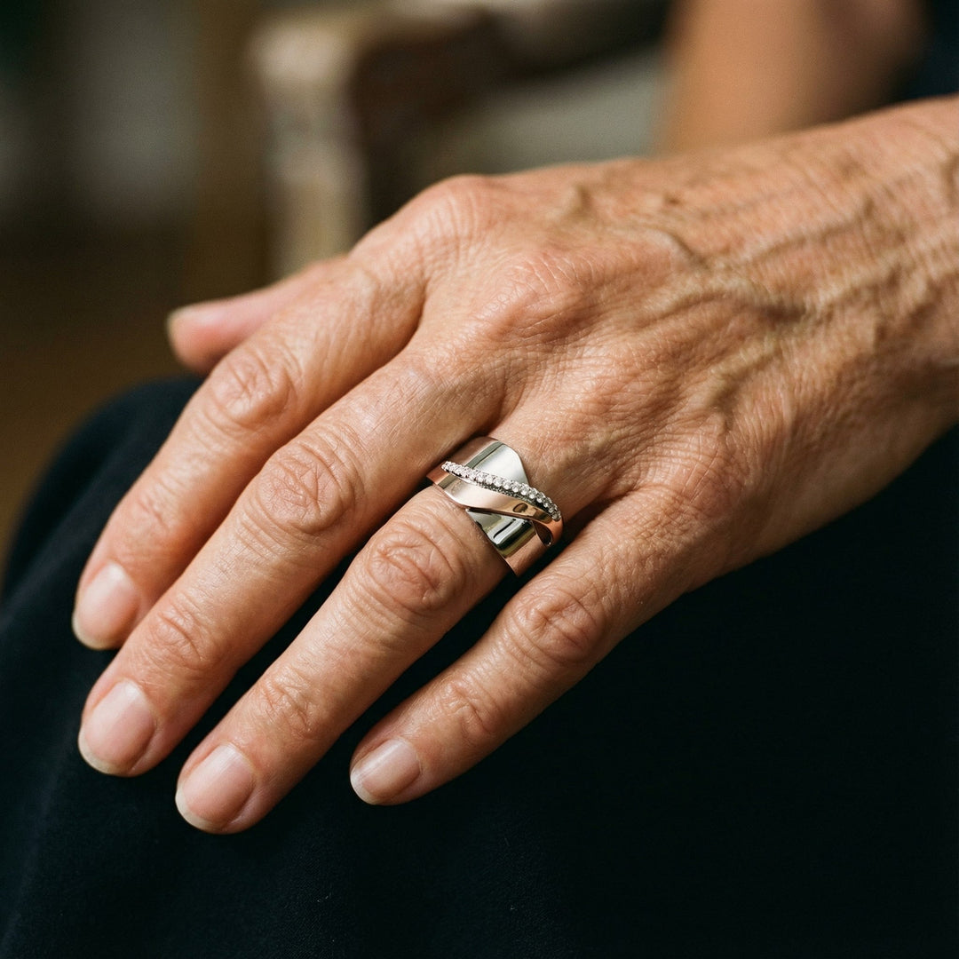Anillo vintage en oro rosado y plata con zircón