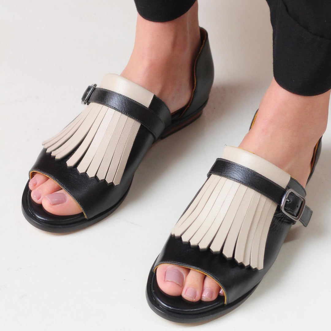 Britta™ - Sandalias Slip-On con Detalles de Flecos
