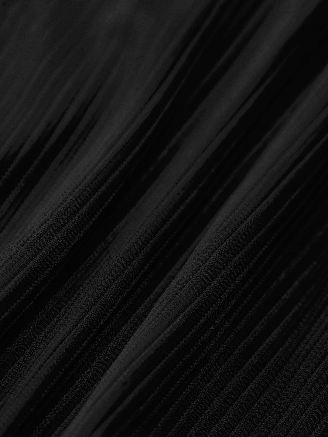 Top de Bikini Negro con Espalda Descubierta y Detalle Retorcido