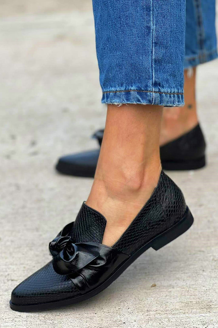 Orla™ - Mocasines negros con detalle de lazo