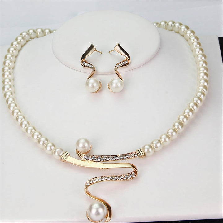 Elegante conjunto de pendientes y collar de perlas naturales