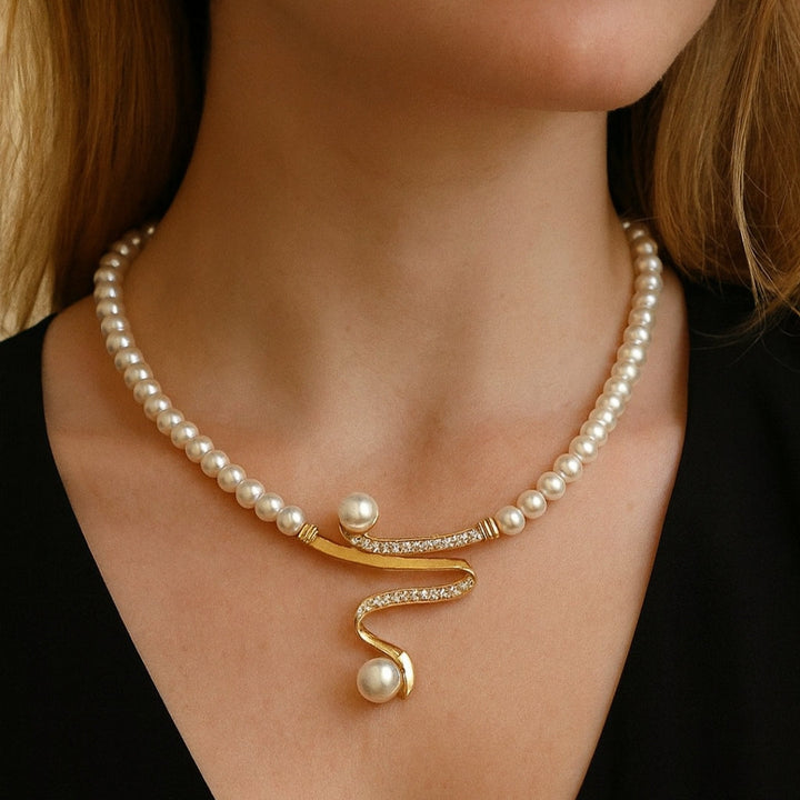 Elegante conjunto de pendientes y collar de perlas naturales