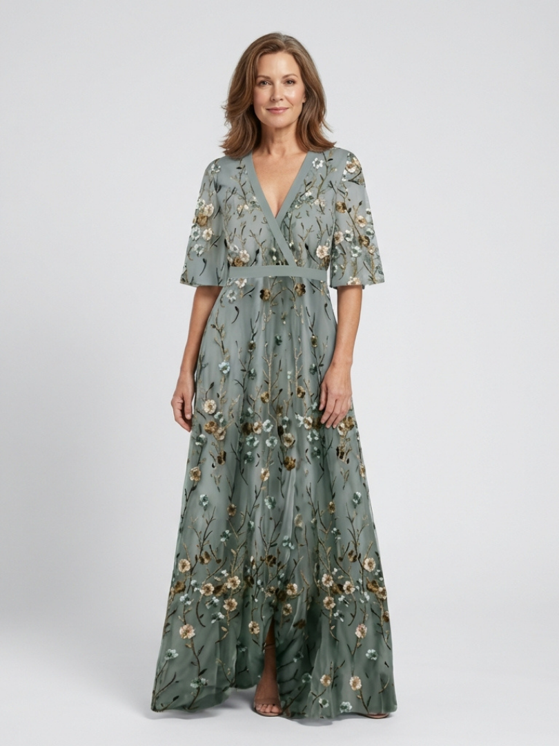 Evadne | Vestido Maxi Floral con Escote en V y Mangas Cortas" se puede reescribir como:

"Evadne | Maxi Vestido Floral con Escote en V y Mangas Cortas