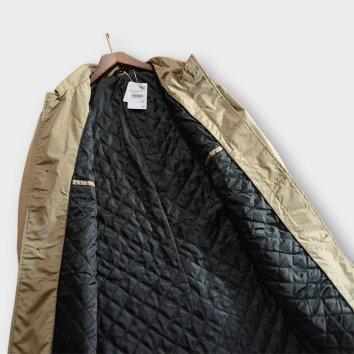 ABRIGO IMPERMEABLE JAMES | CALIDEZ CONFIABLE PARA DÍAS INDEFINIDOS