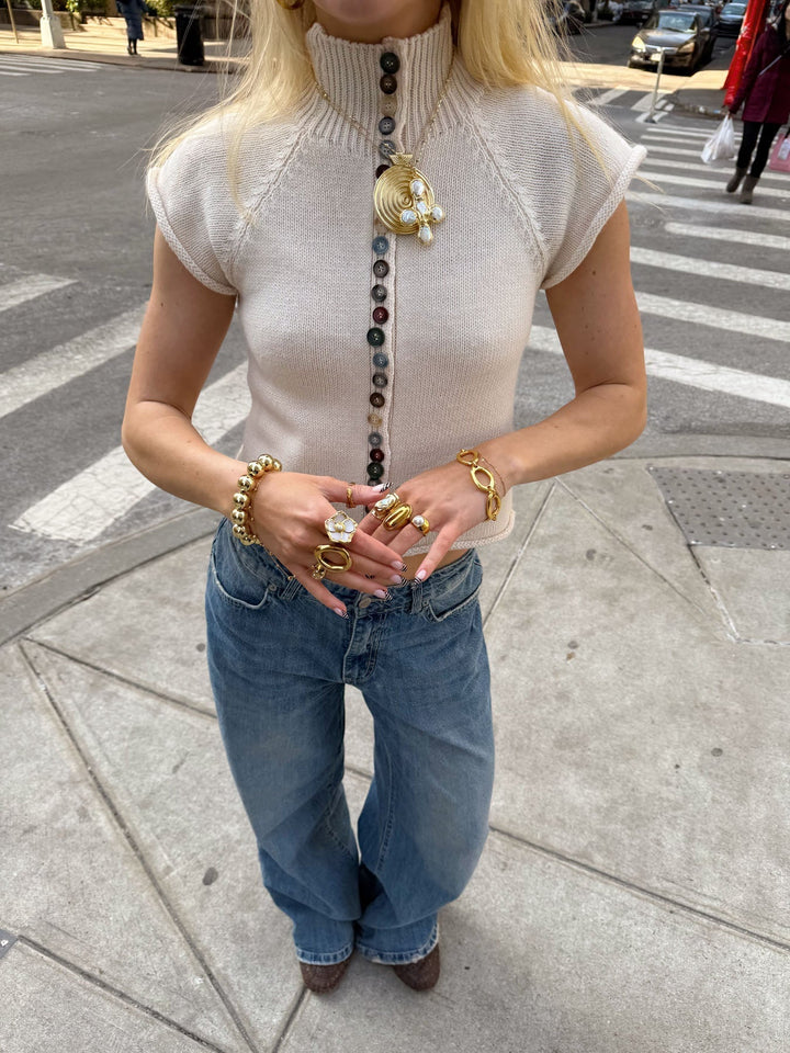 Suéter de punto corto con botones – Beige y blanco roto