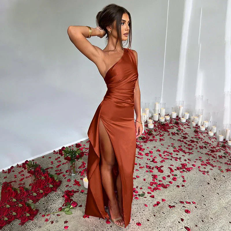 Inez - Elegante Vestido Maxi Asimétrico de Un Hombro