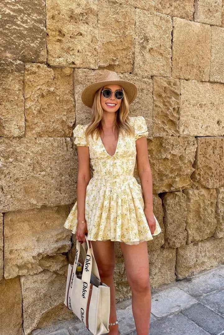 Vestido de Verano Amarillo Floral con Espalda Abierta