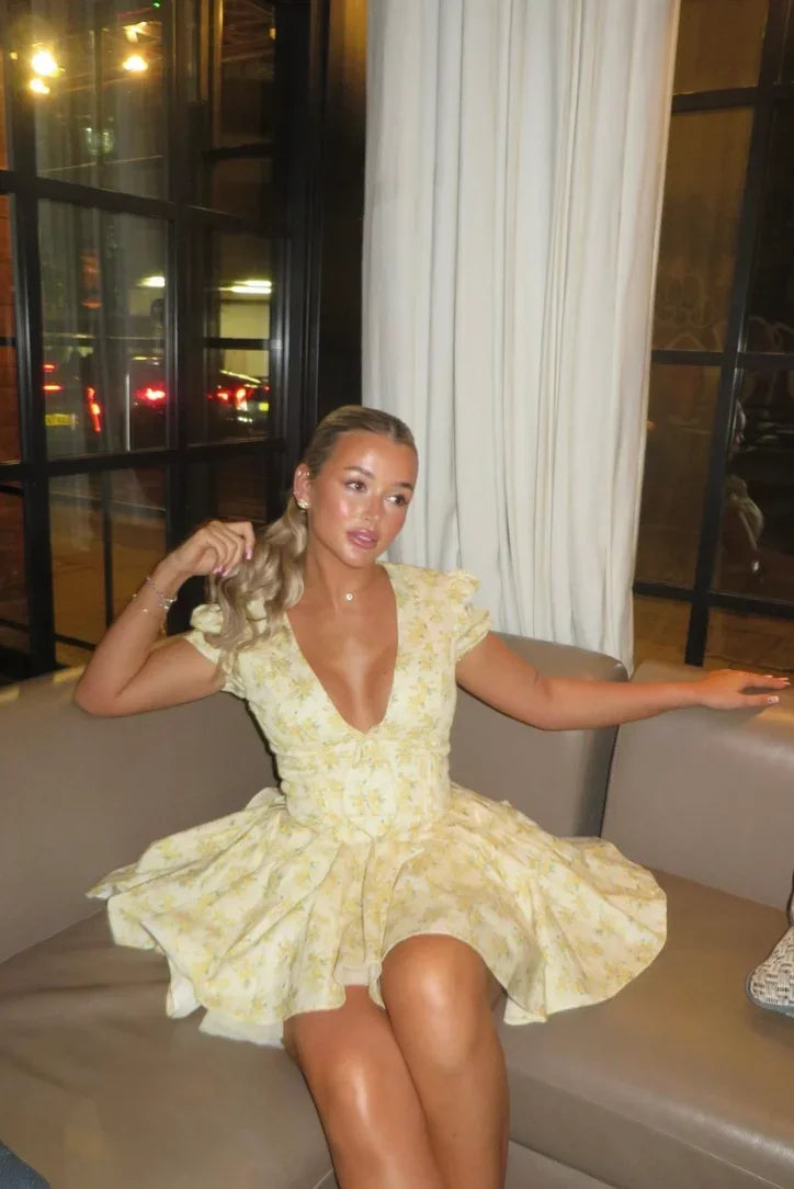 Vestido de Verano Amarillo Floral con Espalda Abierta
