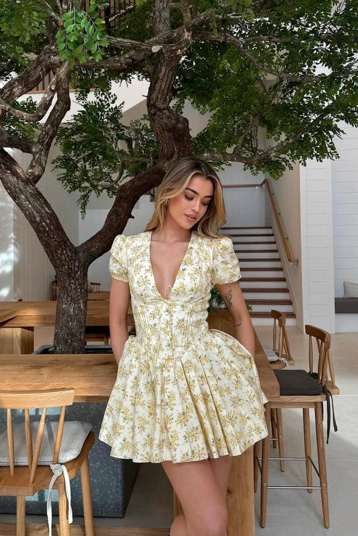 Vestido de Verano Amarillo Floral con Espalda Abierta