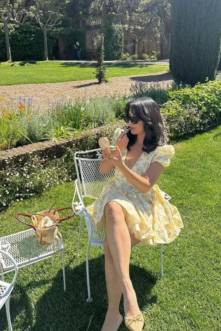 Vestido de Verano Amarillo Floral con Espalda Abierta