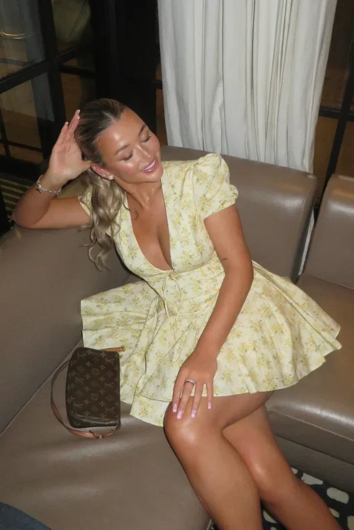 Vestido de Verano Amarillo Floral con Espalda Abierta