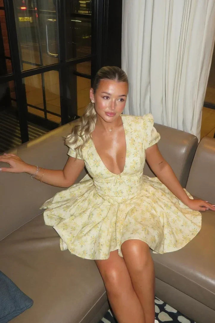 Vestido de Verano Amarillo Floral con Espalda Abierta