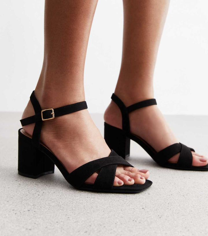 Sandalias de Tacón Bloque de Suede Negro de Dos Partes con Ajuste Amplio | New Look